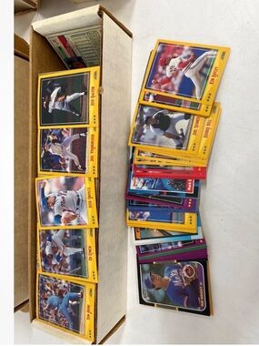Vintage Sports Trading Cards Box - Mixed Team Cards (mostlyBaseball ).pre-owned